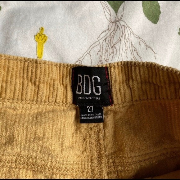 BDG UO Corduroy Shorts - Picture 6 of 7